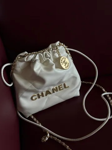 Chanel Milk Quilted Calfskin Mini 20 Bag Gold Hardware Магнітна Коробка